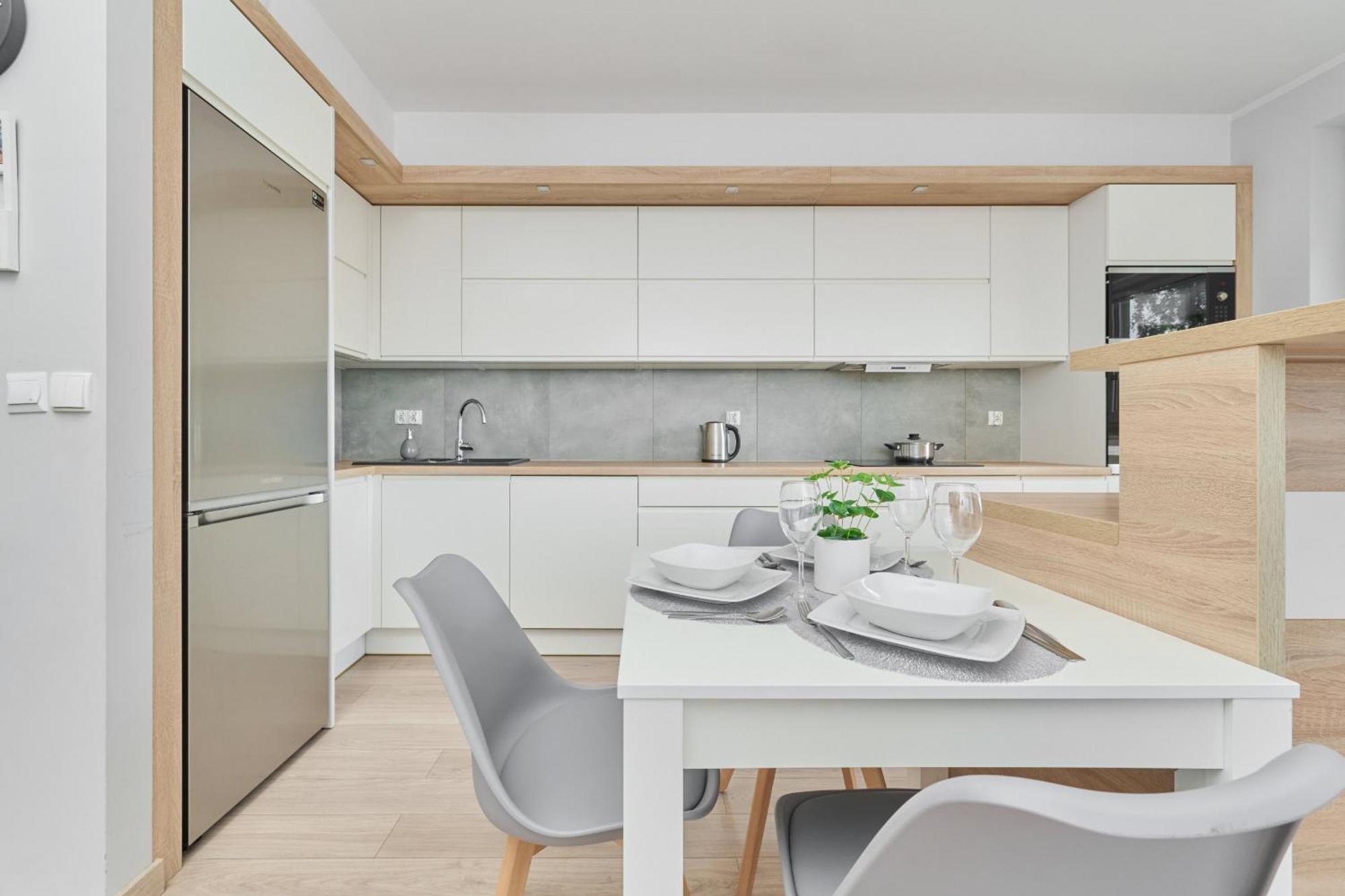Apartament Spacious & Elegant Family With Parking Space & Ac In By Renters *