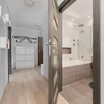 Spacious & Elegant Family Apartment With Parking Space & Ac In Wroclaw By Noclegi Renters