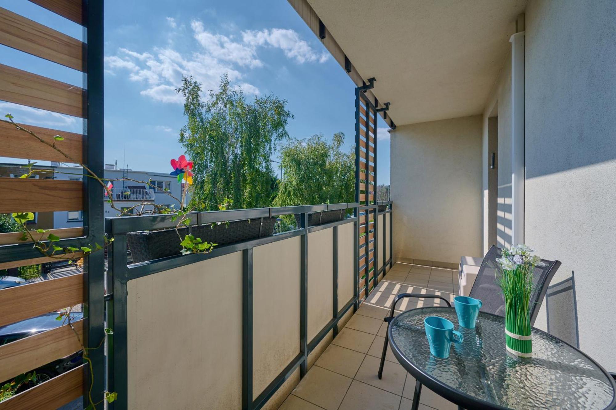 Spacious & Elegant Family With Parking Space & Ac In By Renters Apartament
